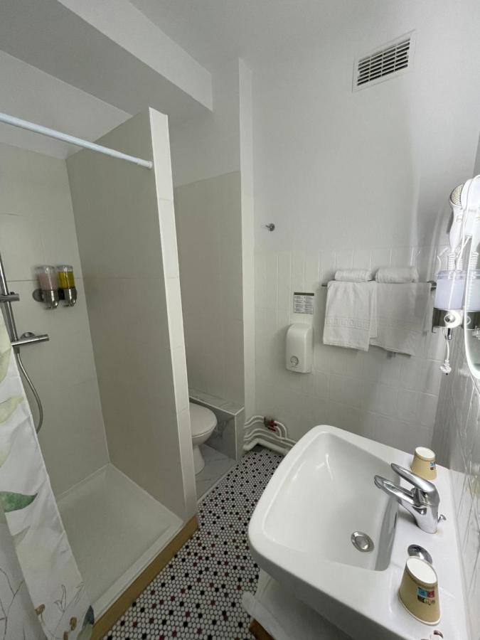 Balzac Hôtel Fougères Extérieur photo