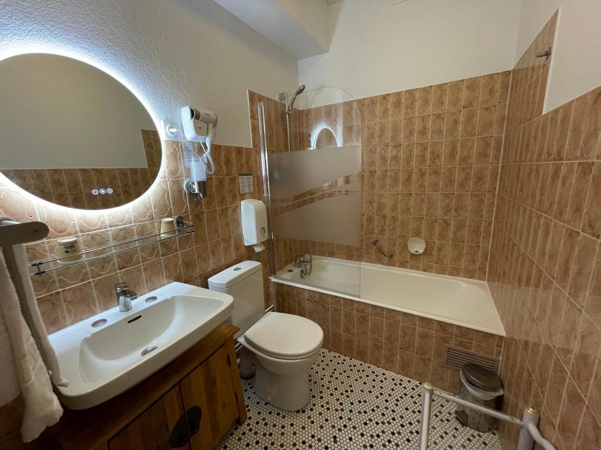 Balzac Hôtel Fougères Extérieur photo